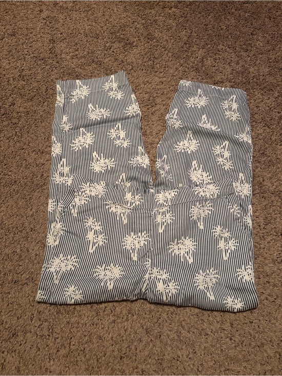 Chico's Pants - Chico’s Crop Tropical Pants 0 4 6